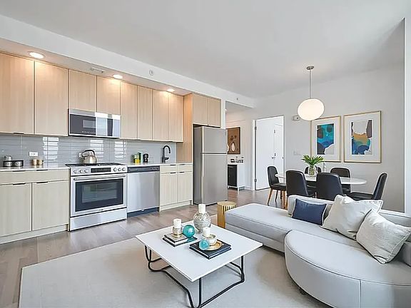 4th image of 2455 3rd Ave APT 20F