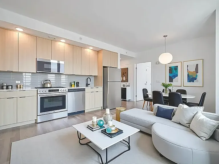 2455 3rd Ave #20F — Photo 4