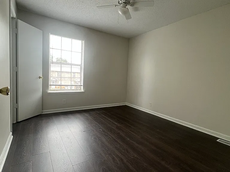 105 Hickory Trce #3 — Photo 3