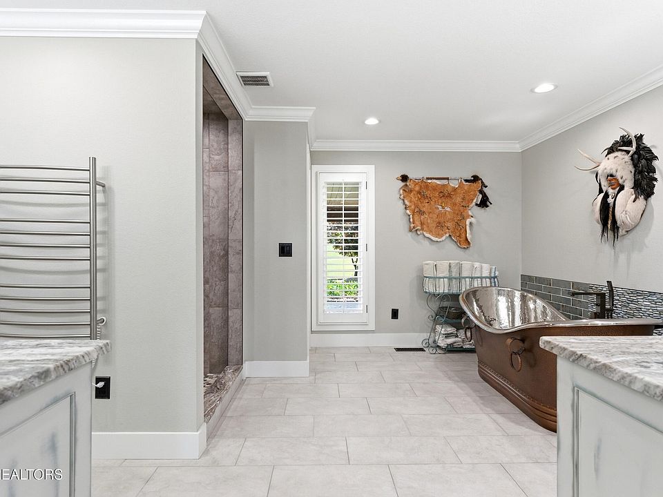 31st image of 401 Gholdston Dr
