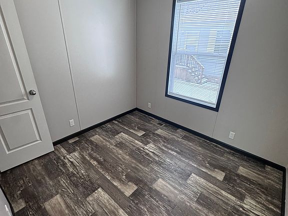 5th image of 17115 Oliver Dr #301