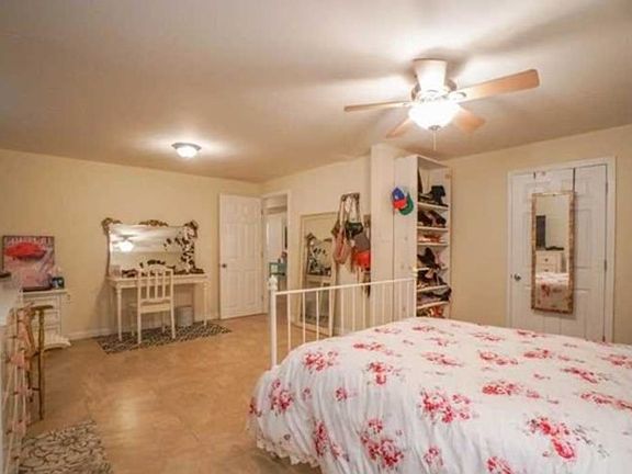 3rd image of 257 Born St Floor 1