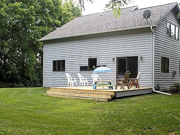 4th image of 470 Meadowlark Ln E