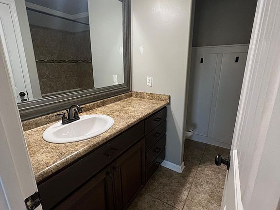4th image of 379 Walker Ln