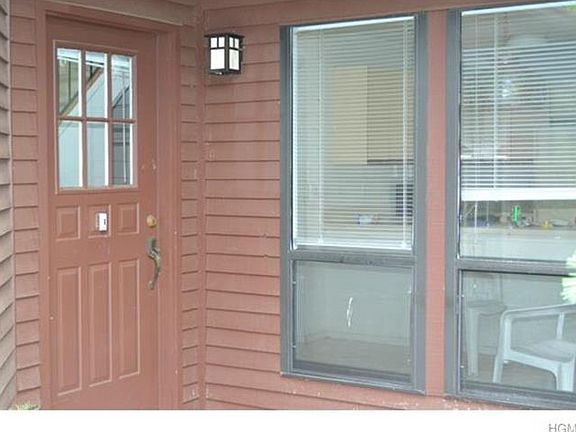 3rd image of 251 Woods Brooke Cir