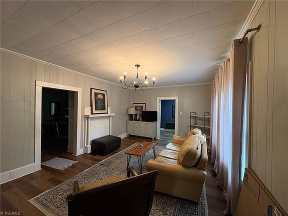 5th image of 512 Glovenia St