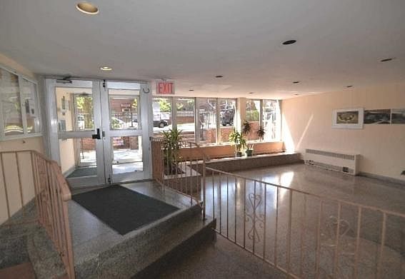 3rd image of 14905 79th Ave Floor 6