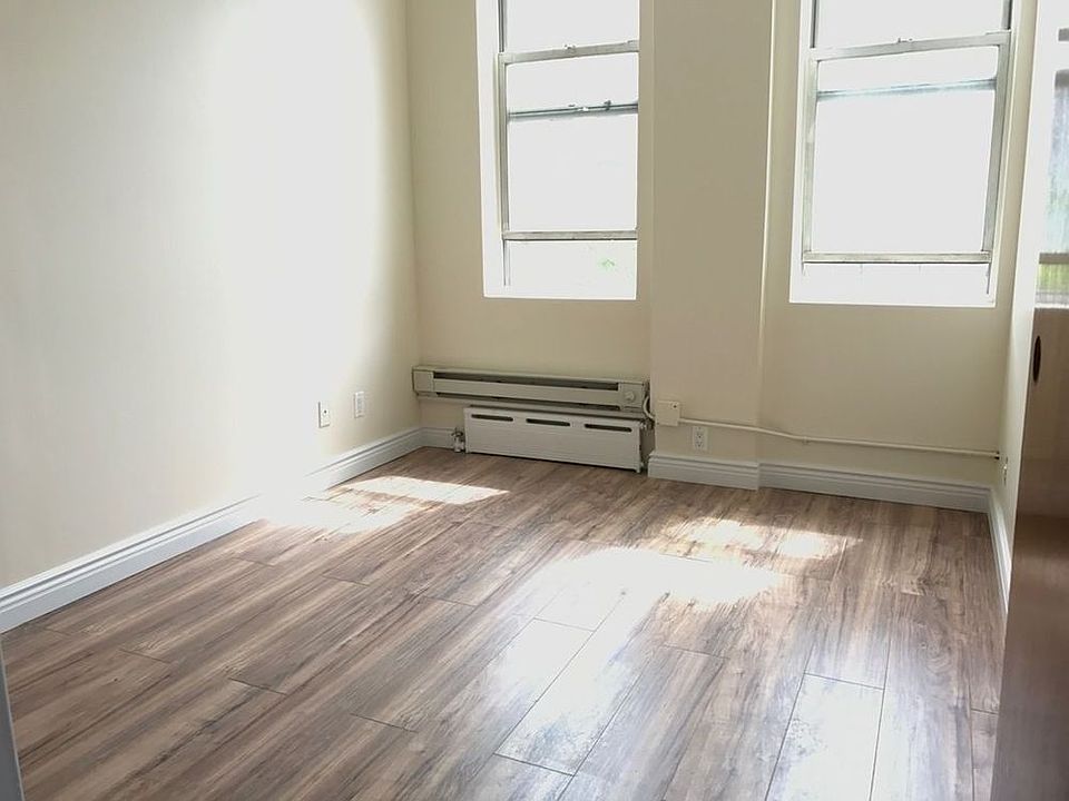 1st image of 3001 Broadway APT 2R