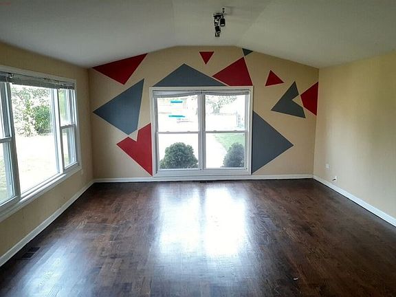 5th image of 456 Greenbay Ave
