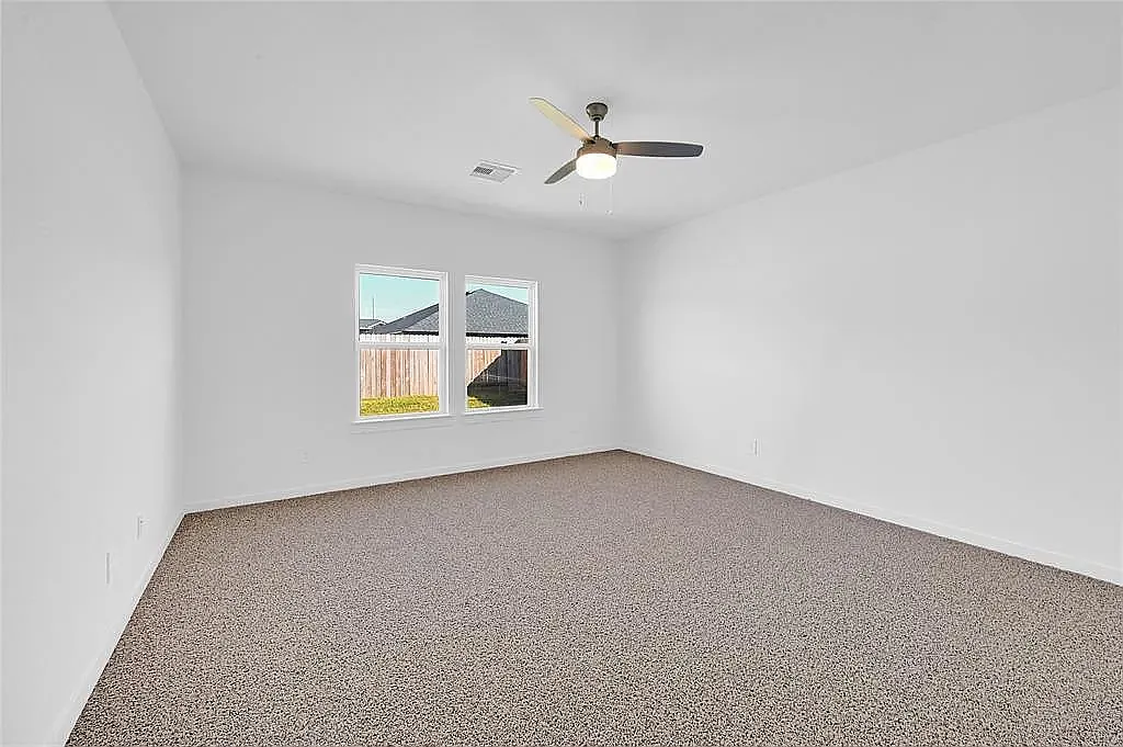 4 bed, 2257 sqft, $2,700 — Photo 4