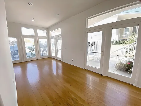 1024 3rd St APT 3, Santa Monica, CA 90403
