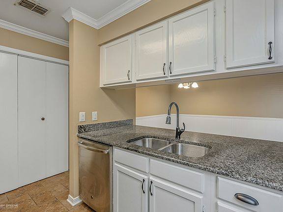2nd image of 10101 Saratoga Dr