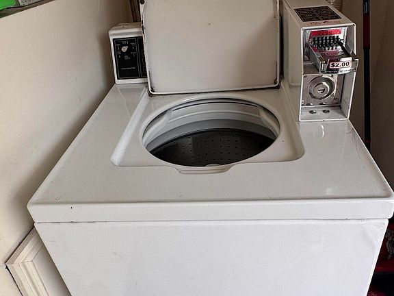 3rd image of 570 NE 64th St APT 2