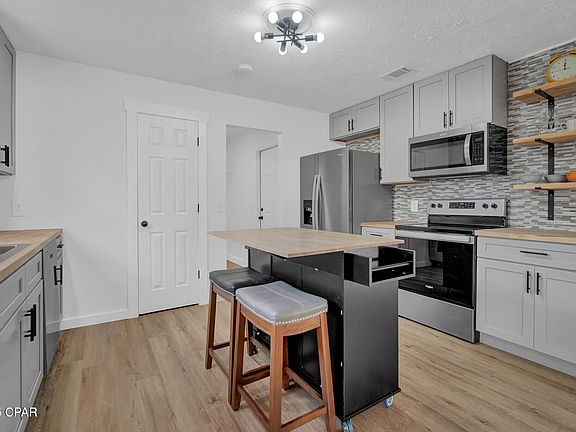 4th image of 6809 Forsythe Dr