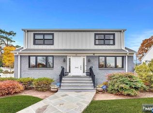 98 Stonehouse Rd, Glen Ridge, NJ 07028