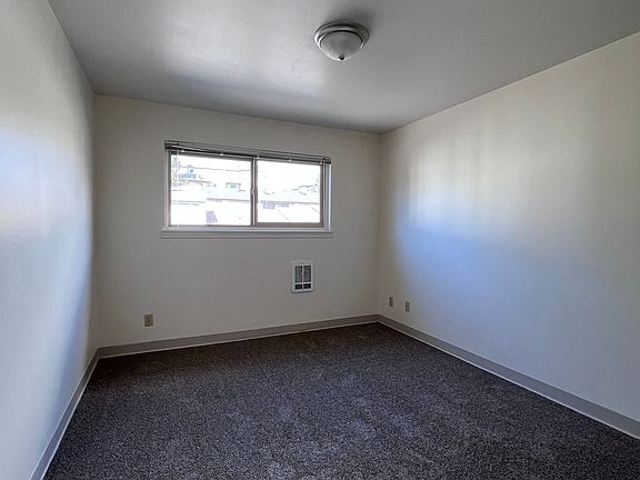 3rd image of 3043 NE 140th St APT 7