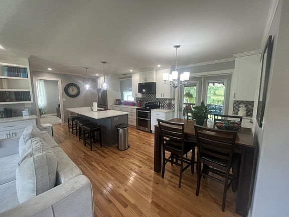 3rd image of 208 Wilowen Dr
