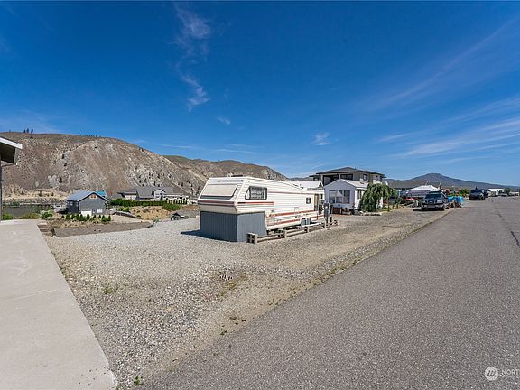 3rd image of 565 W Entiat