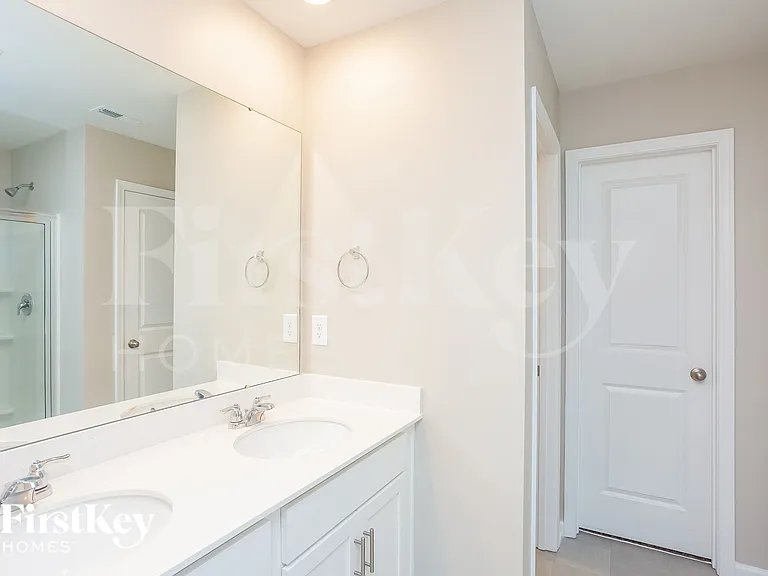2209 Rolling Hills Dr — Photo 12