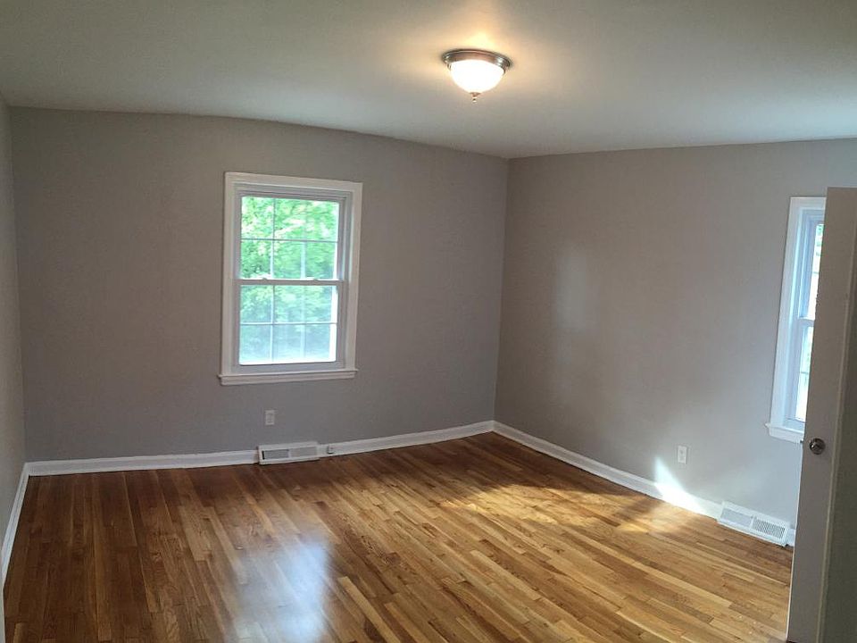 2nd image of 101 Greenbriar Rd