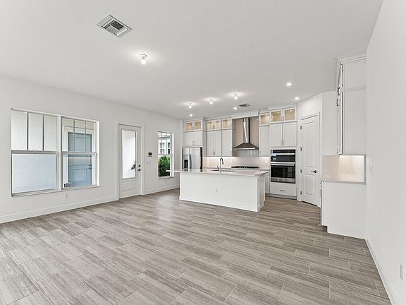 4th image of 841 SW Newfield Avenue