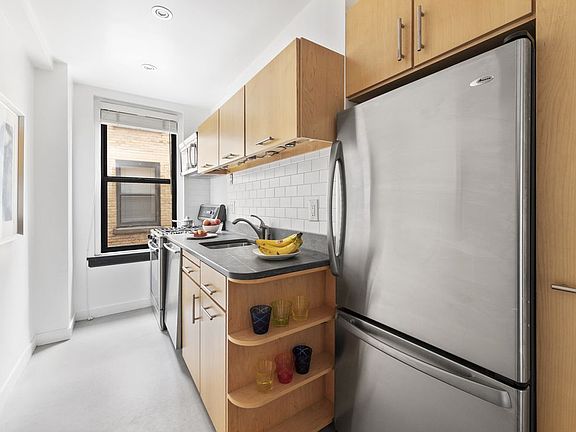 3rd image of 123 West Dr #93-9E