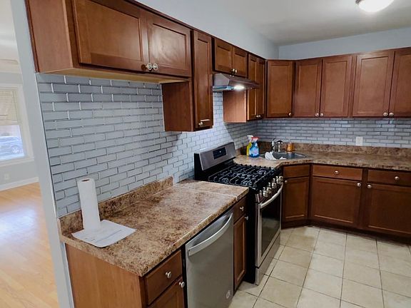 5th image of 4824 Greenleaf St #1A