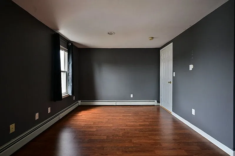 3 bed, 1.5 bath, 1286 sqft, $3,300 — Photo 4