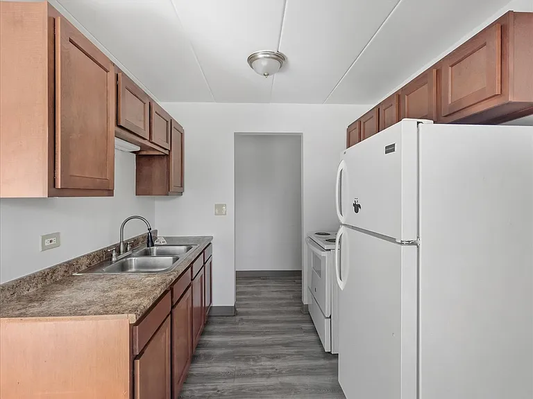 350 S Main St #6 — Photo 2