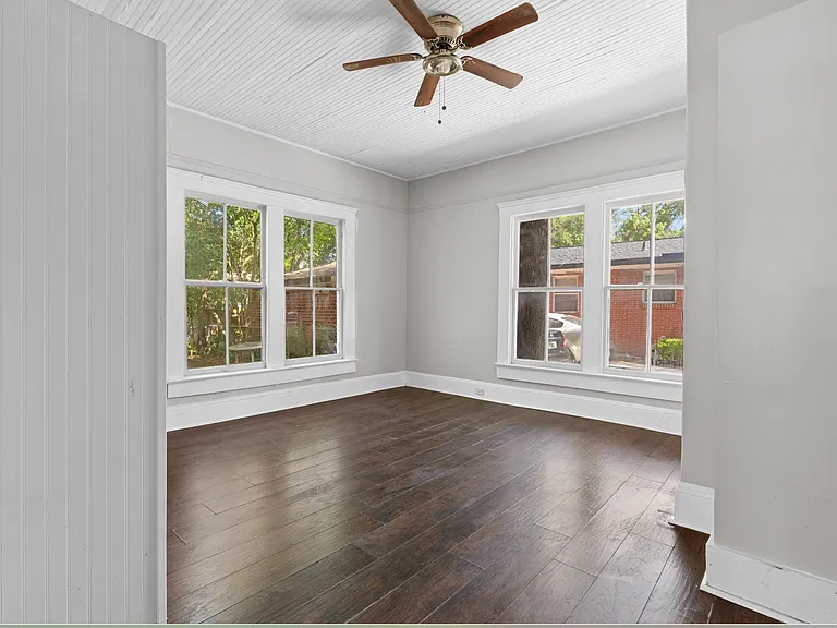 853 Saint Clair St — Photo 15