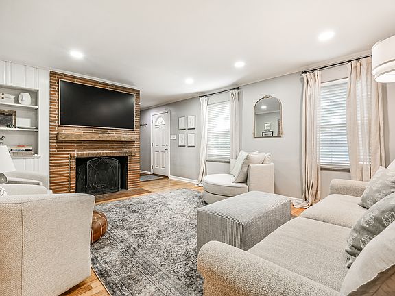 3rd image of 5012 Graceland Ave
