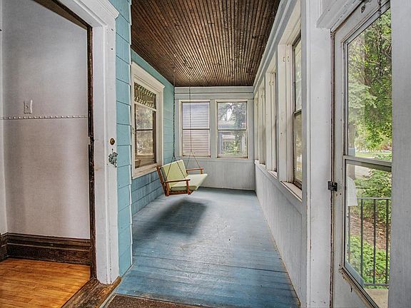 3rd image of 1911 Pierce St NE