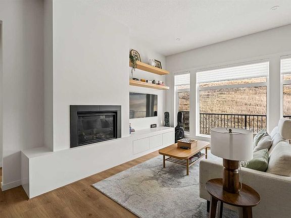 4th image of 68 SW Cranbrook Cpe SE