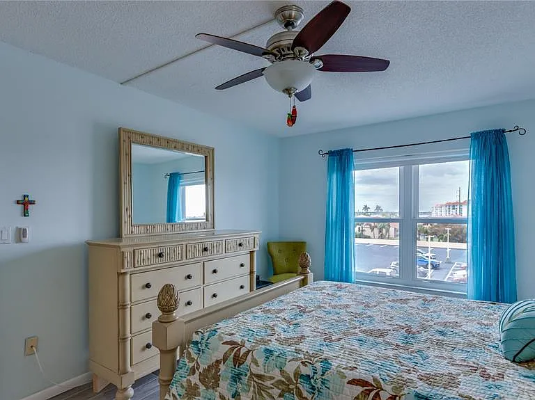 4900 Brittany Dr S #411 — Photo 29