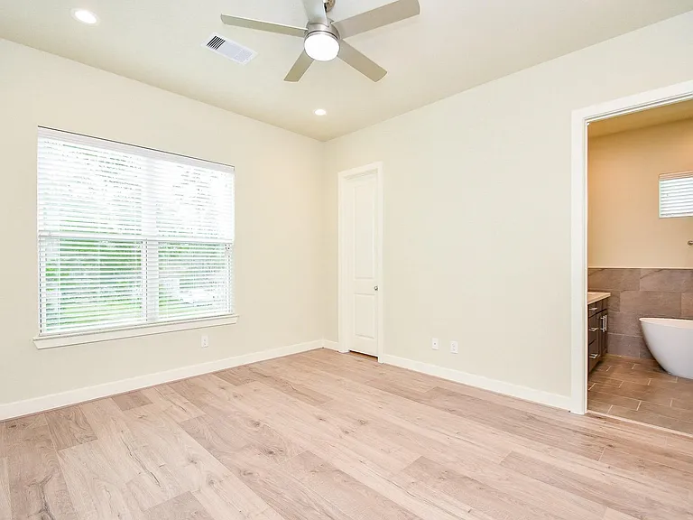 2307 Warhol Way — Photo 22