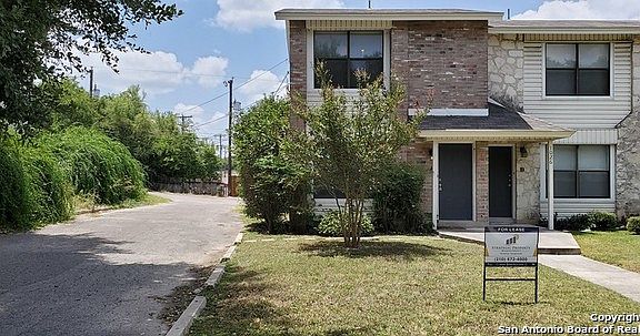 2nd image of 1026 Fabulous Dr APT A
