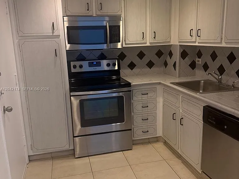 5005 Collins Ave #1104 — Photo 5
