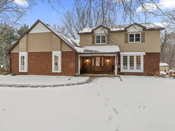 22279 Loupee Dr, Cassopolis, MI 49031