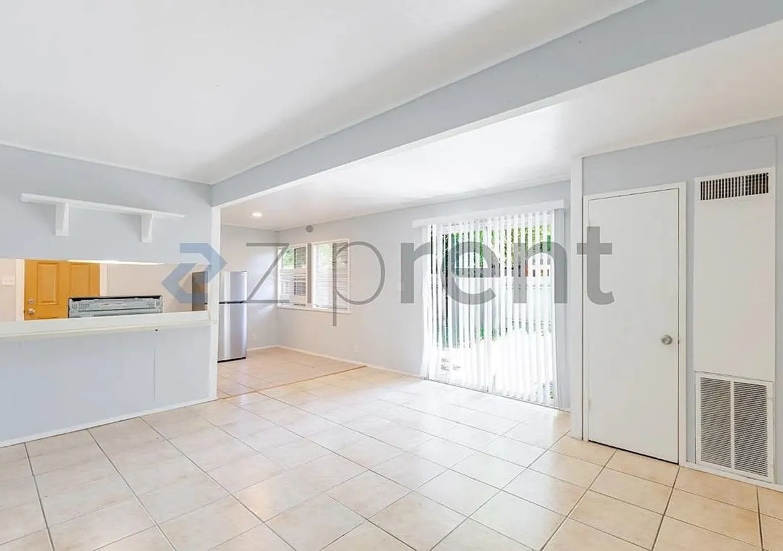 3 Bedroom Duplex in Davis — Photo 3