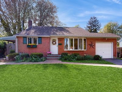 17 Longley Place, Huntington Station, NY, 11746