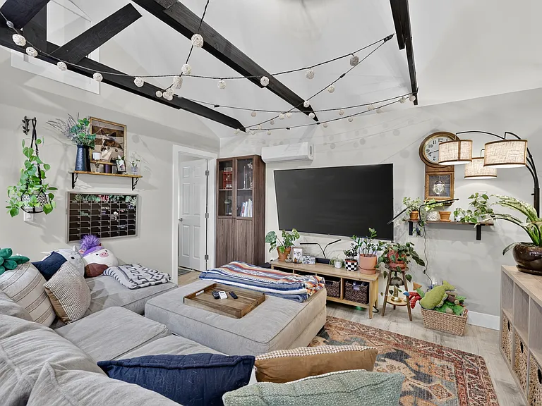 317 E I St #1/2 — Photo 7