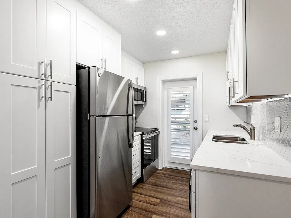 345 Ponce De Leon Pl #7