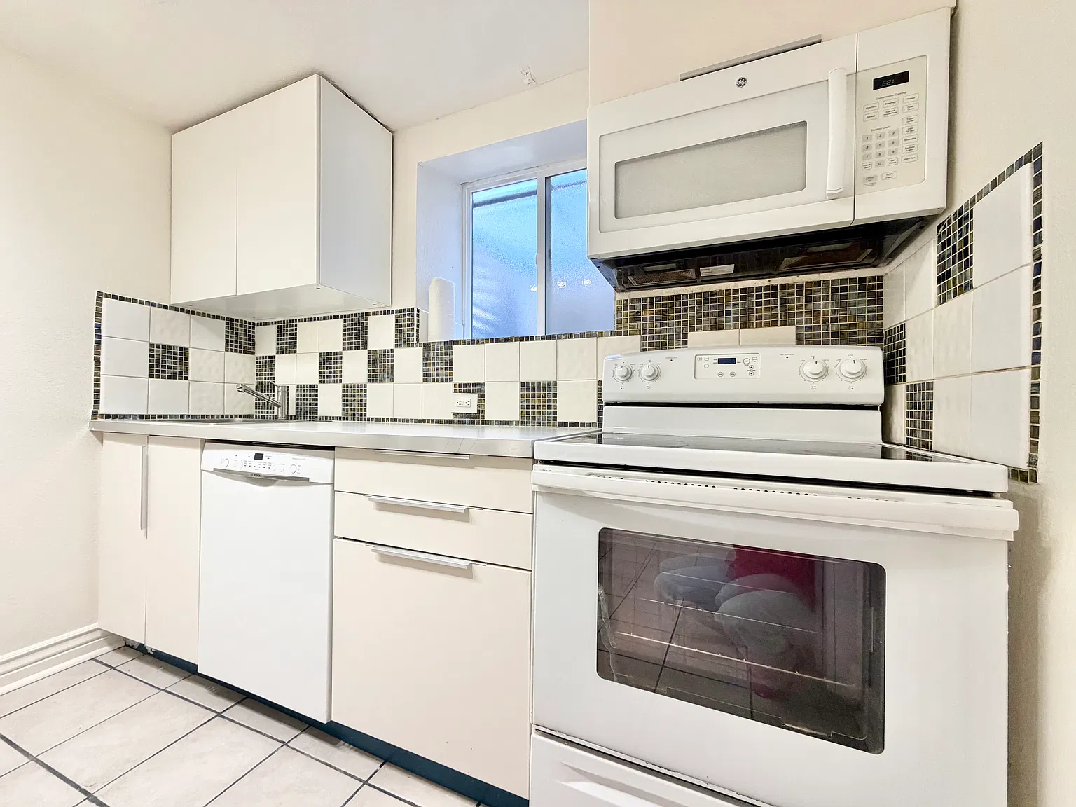 2 bed, 750 sqft, $1,700 — Photo 4