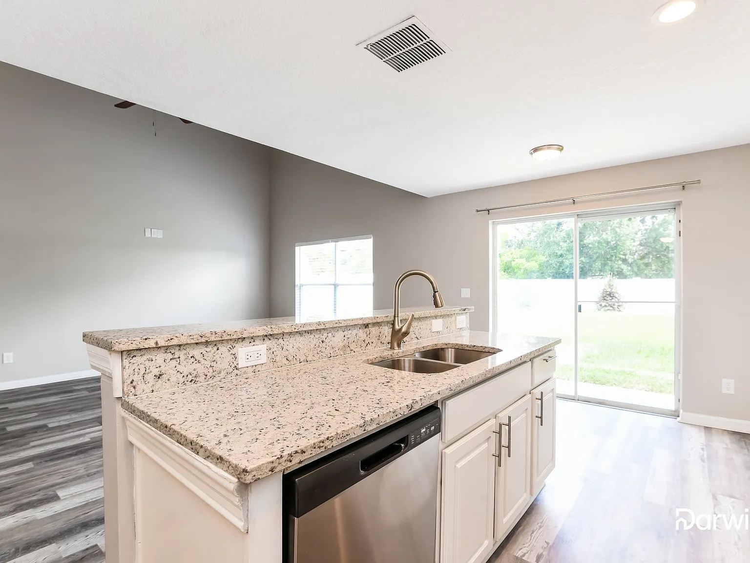 3 bed, 3.0 bath, 1624 sqft, $2,395 — Photo 4