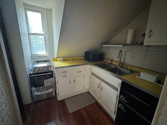 2nd image of 2714 Coy St #2714