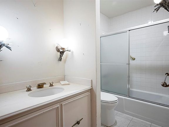 2nd image of 6335 W Northwest Hwy APT 412
