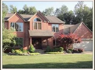 237 Londonderry Ln, Getzville, NY 14068
