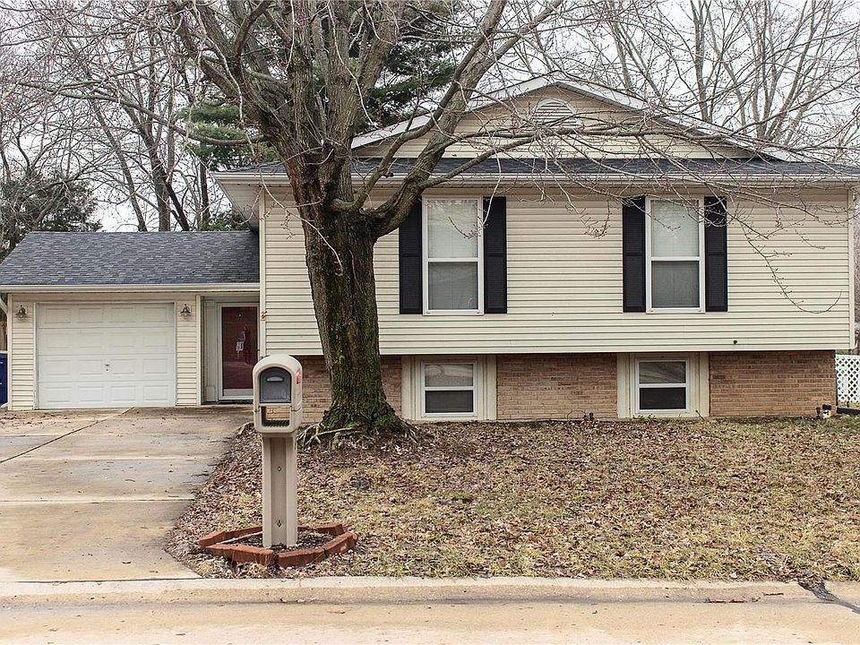 Welcome Home to 4 Oak Bend Lane