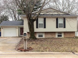 4 Oak Bend Ln, Saint Peters, MO 63376