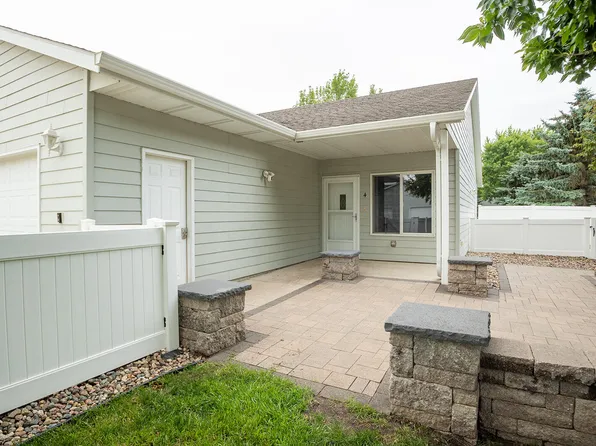 703 N Mundt Ave Unit 4, Hartford, SD 57033